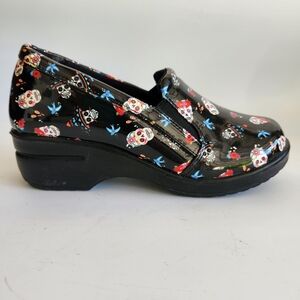 Sugar Skulls Clogs Dia De Los Muertos Slip Resistant Shoes Size 9W Black